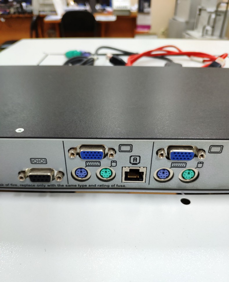 KVM-переключатель HP Server Console Switch 2x16 KVM (UTP connection) (336045-B21)