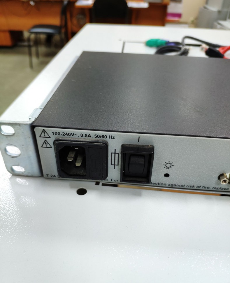 KVM-переключатель HP Server Console Switch 2x16 KVM (UTP connection) (336045-B21)