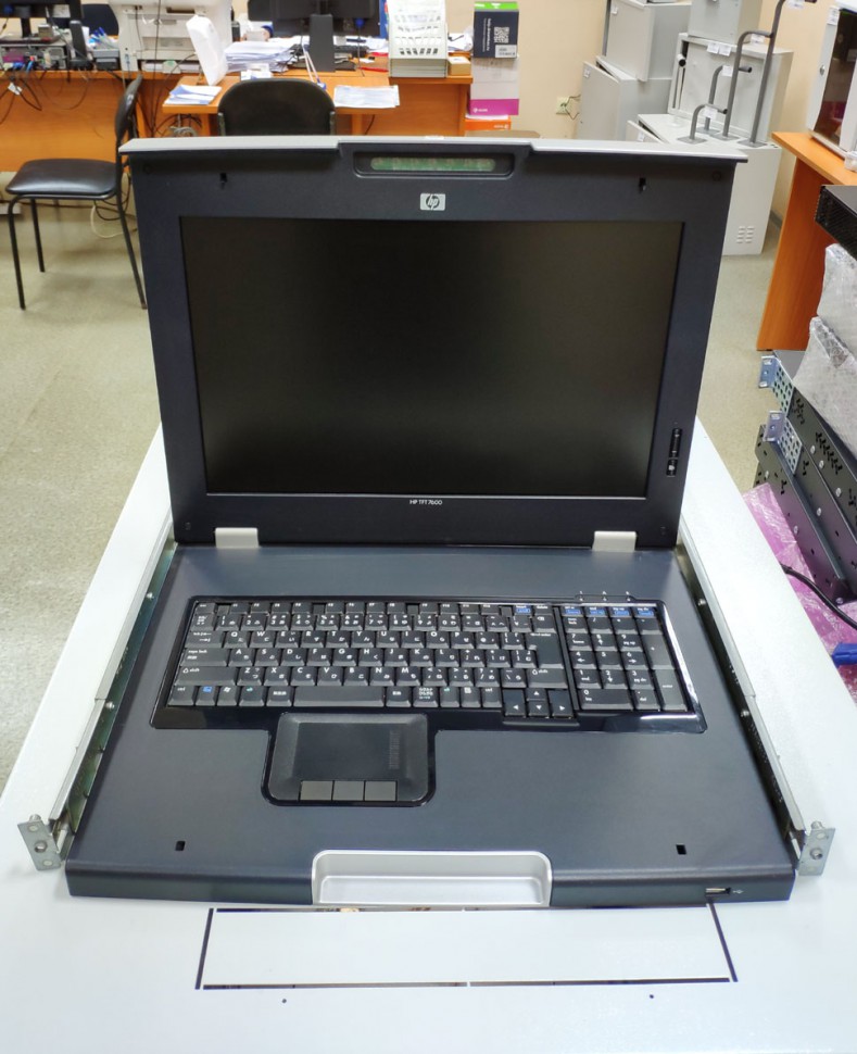 Серверная консоль HP TFT7600 RKM
